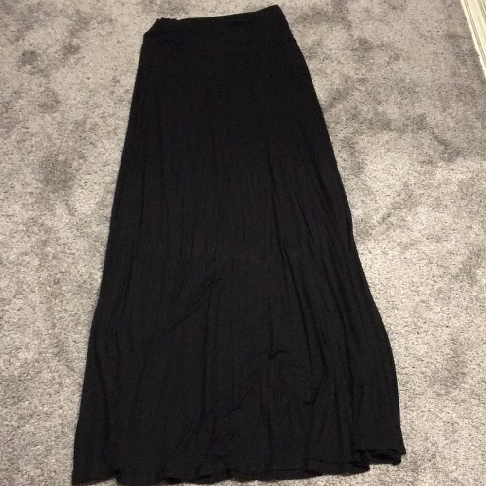 black maxi skirt